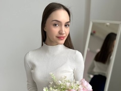 Come check Bella_Luna