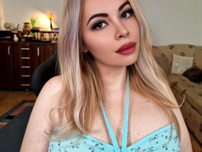 CurvyLynn