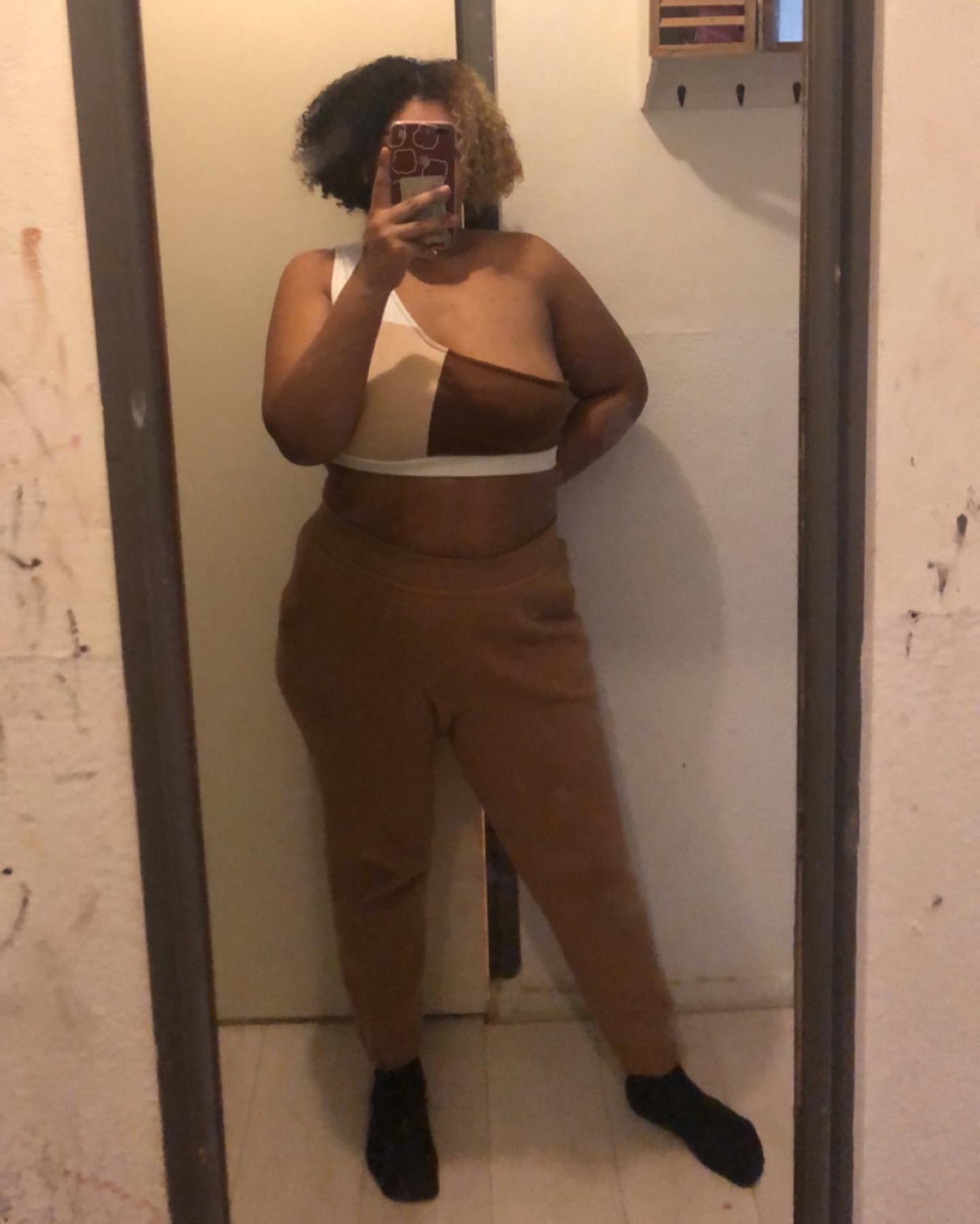 SexyyElla