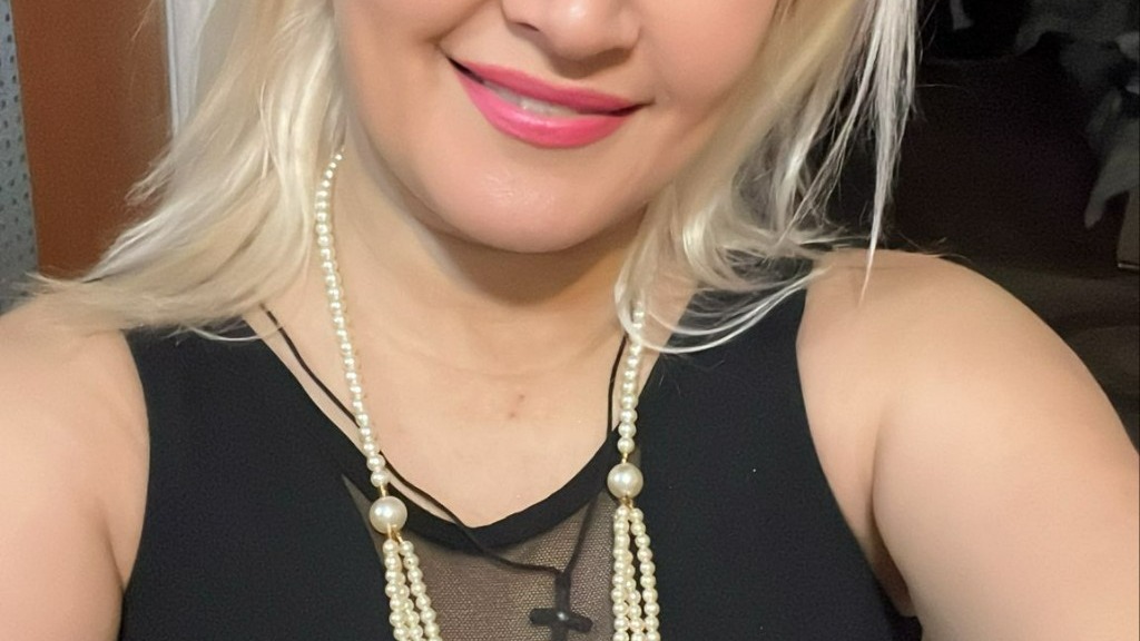 SexyElla
