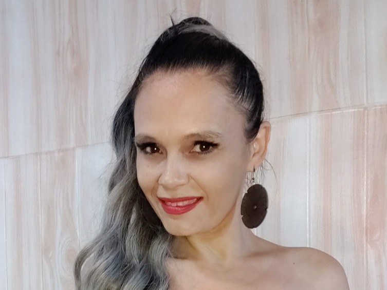 SweeteestJulie live cam